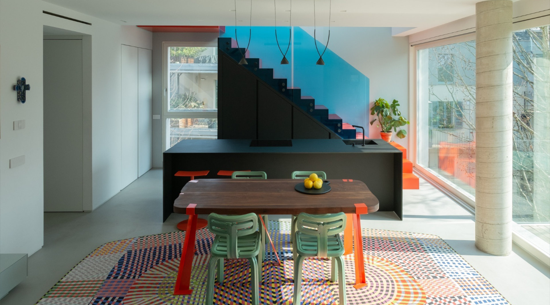 An interior renovation apartment in Milan full of color